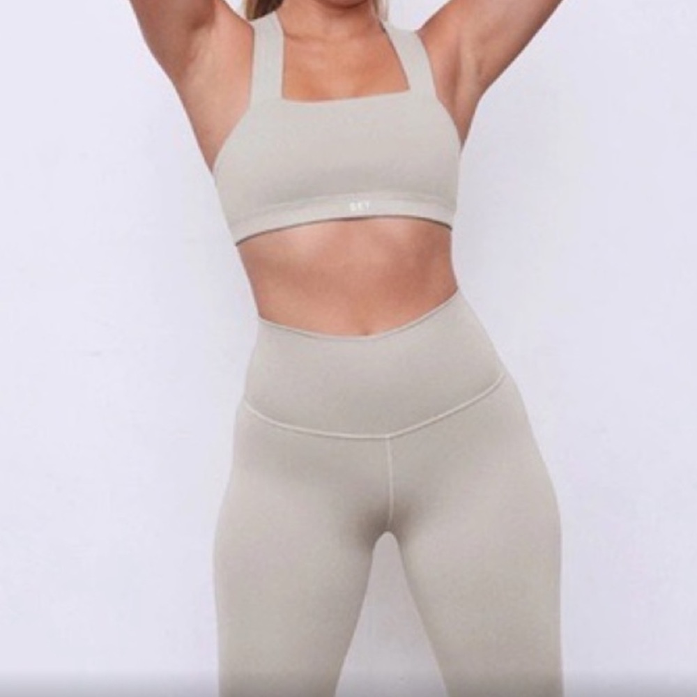 SET ACTIVE DUNE LEGGINGS - NEVER WORN